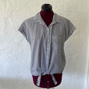 Old Navy Hem Tied Collared Button Down Petal Sleeve